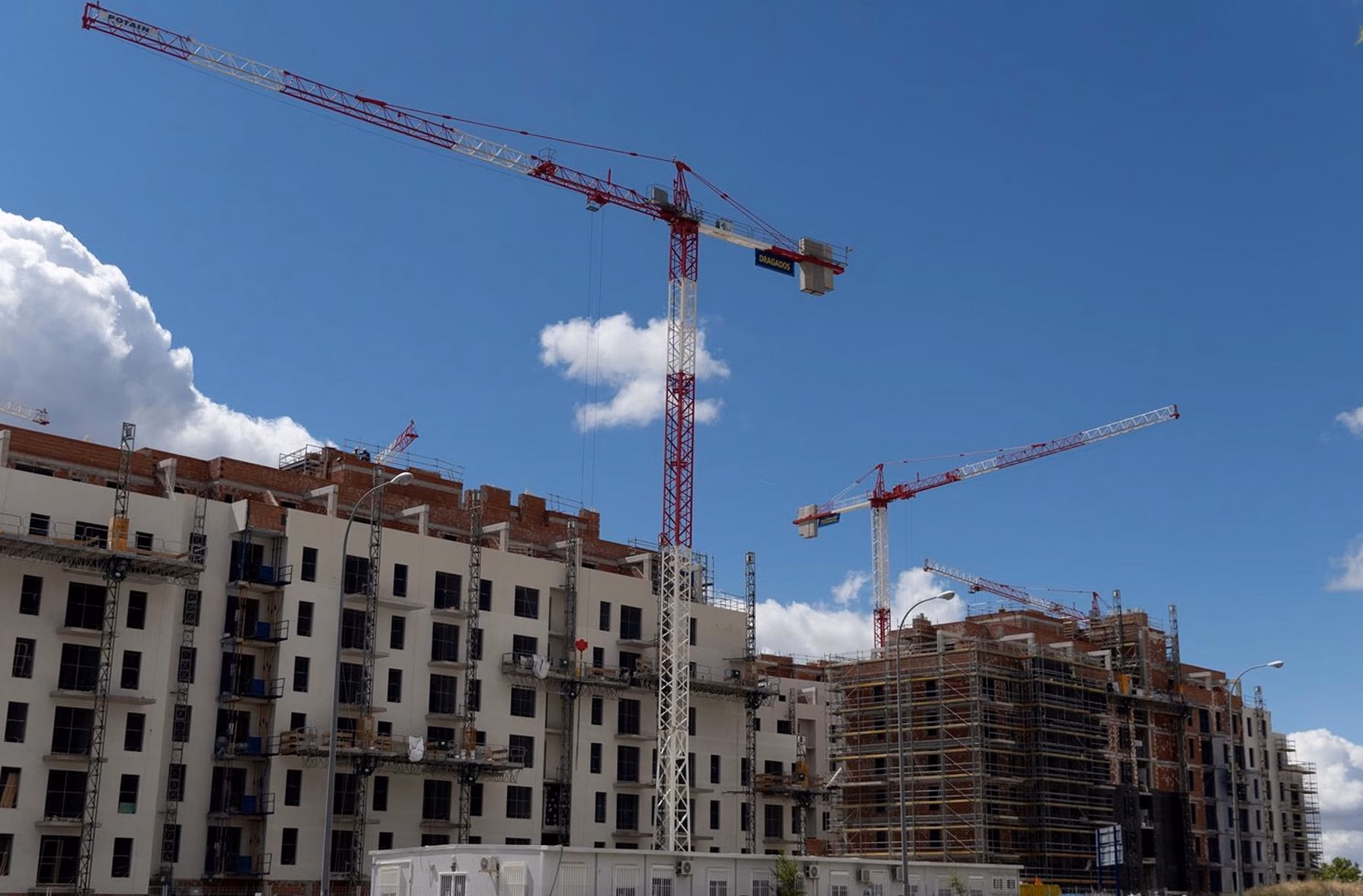 Rénovation urbaine à la Castellane : transformation majeure des bâtiments C, E et F à Marseille